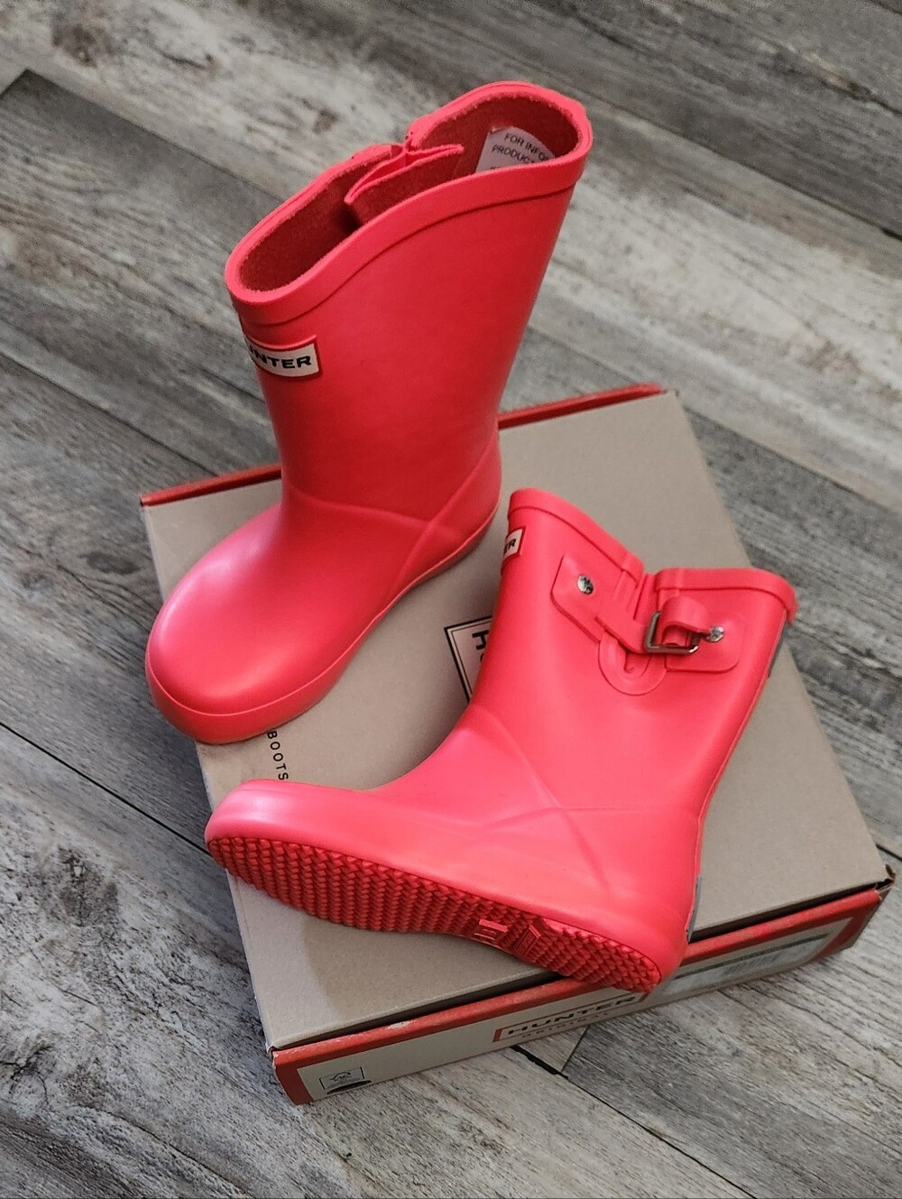 NWOT Hunter Kids Hyper Pink Rain Boots with Side Buckle